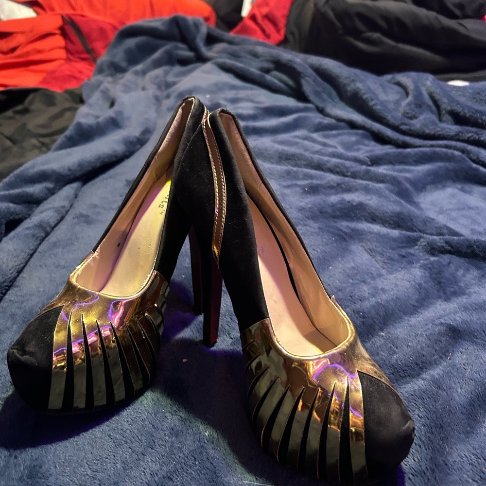 Elegant Black and Gold Women's Heels